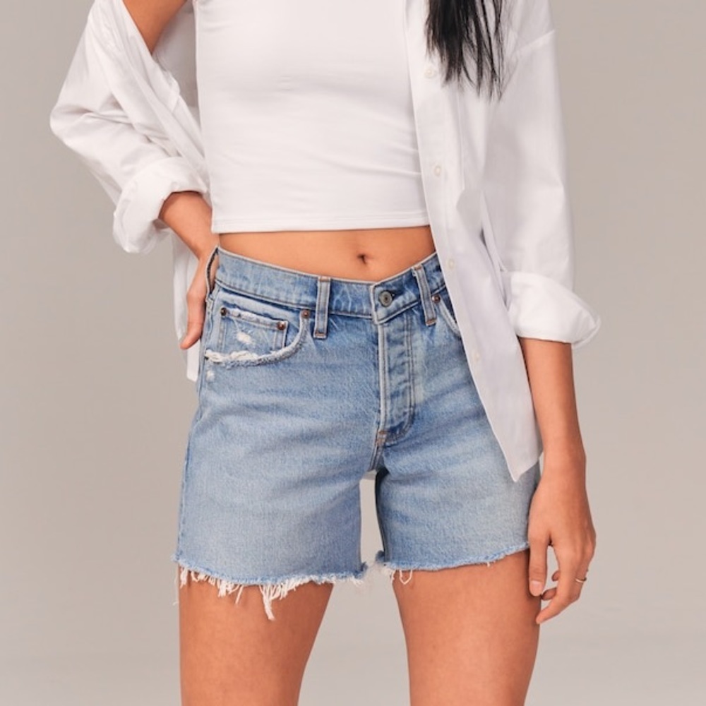 Abercrombie & Fitch-  90’s Baggy Low Rise Shorts Medium Wash- Sz. 34
